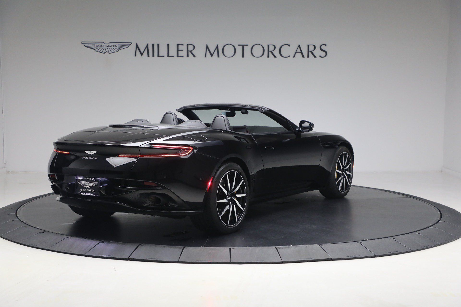 Used 2020 Aston Martin DB11 Volante RWD image 19