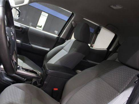 Used 2020 Toyota Tacoma SR5 w/ Technology Package AWD/4WD image 26