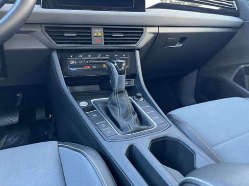 Used 2025 Volkswagen Jetta SE image 41