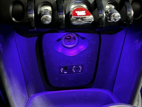 Used 2016 MINI Cooper 4-Door Hardtop image 11