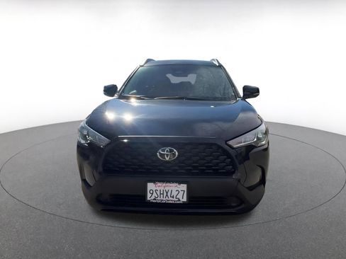 Used 2025 Toyota Corolla Cross LE image 4