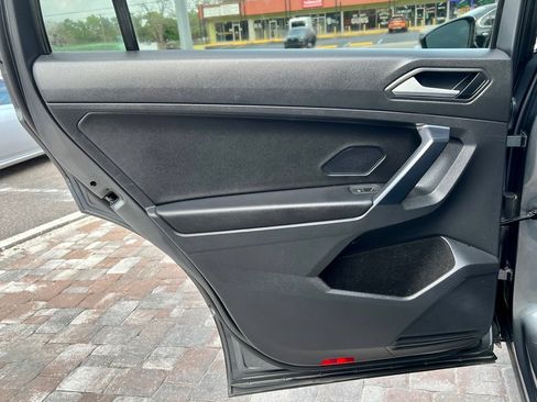 Used 2021 Volkswagen Tiguan SE w/ Panoramic Sunroof Package image 45