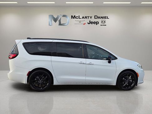 New 2026 Chrysler Pacifica Limited w/ S Appearance Package image 6