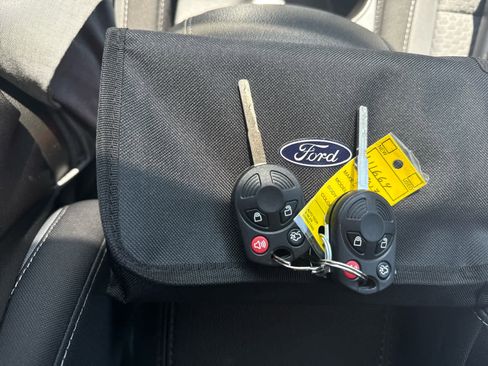 Used 2017 Ford C-MAX SE image 23