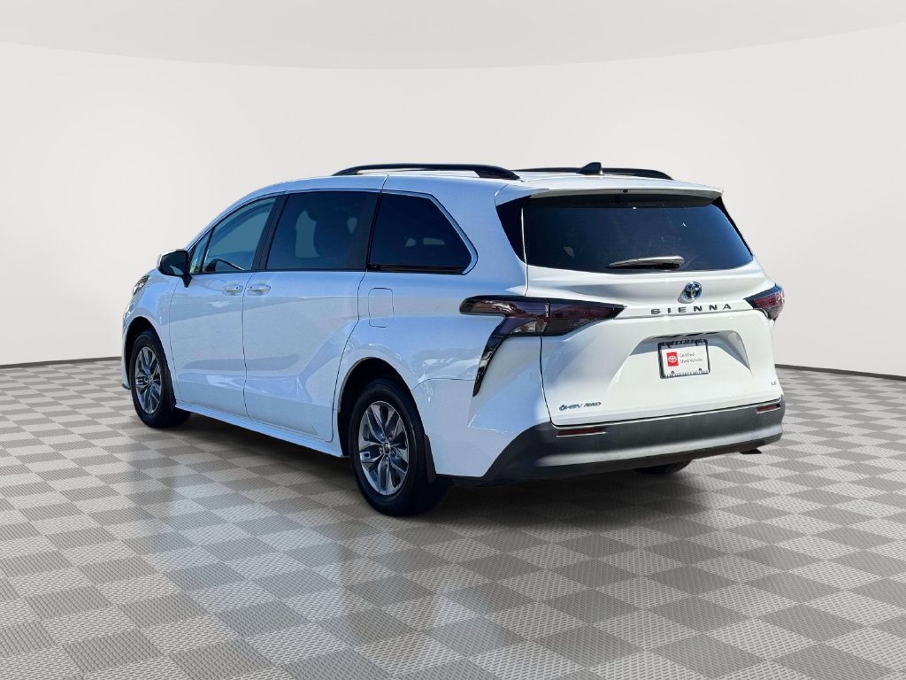 Used 2025 Toyota Sienna LE w/ LE Plus Package AWD/4WD image 5