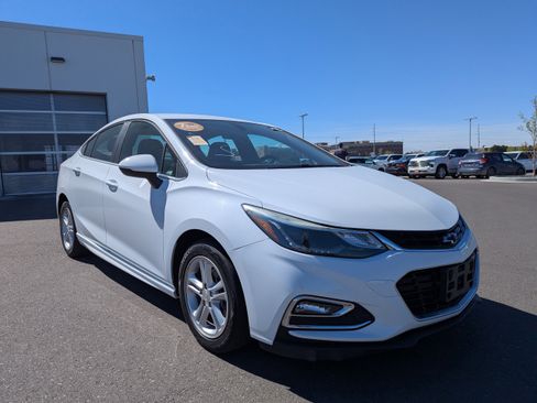 Used 2018 Chevrolet Cruze LT w/ RS Package image 3