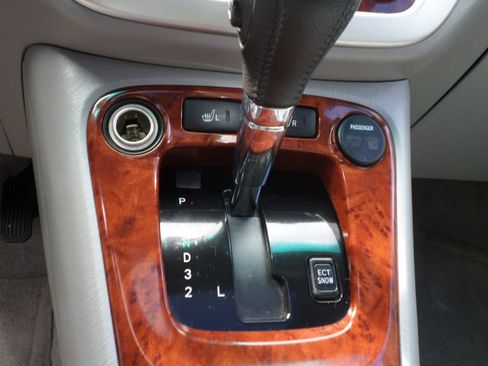 Used 2004 Toyota Highlander Limited image 38