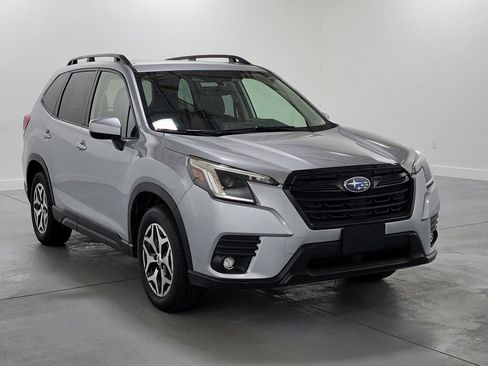 Used 2024 Subaru Forester Premium image 2