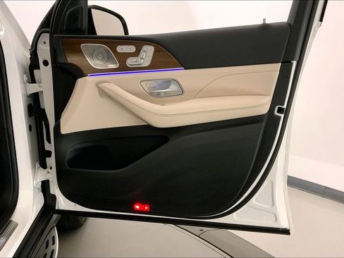 Used 2024 Mercedes-Benz GLS 450 4MATIC image 25