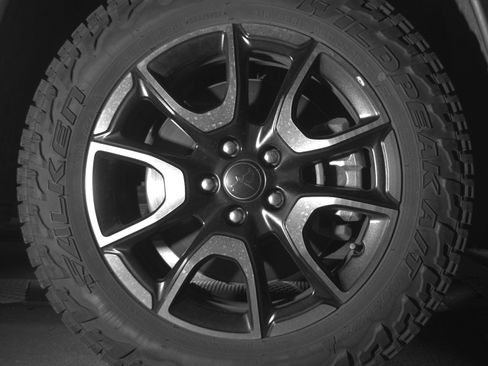 Used 2025 Jeep Compass Trailhawk image 13