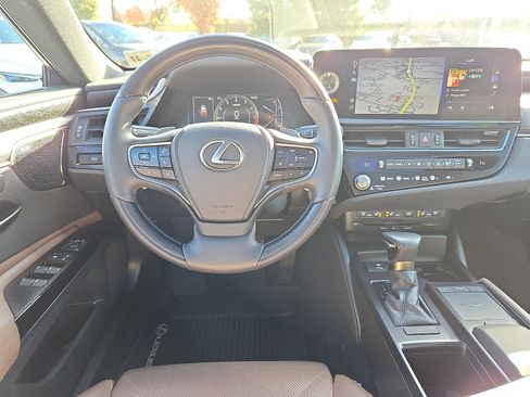 Certified 2022 Lexus ES 350 Ultra Luxury image 12