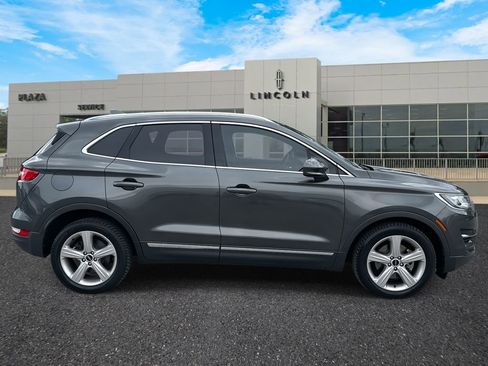 Used 2017 Lincoln MKC Premiere image 2
