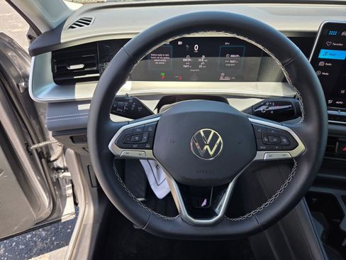 Certified 2025 Volkswagen Tiguan SE w/ Panoramic Sunroof Package AWD/4WD image 26