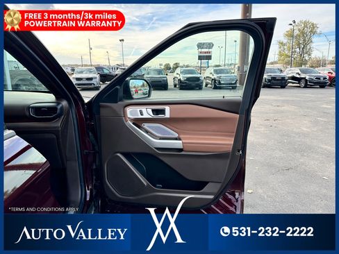 Used 2022 Ford Explorer King Ranch w/ Premium Technology Package image 22