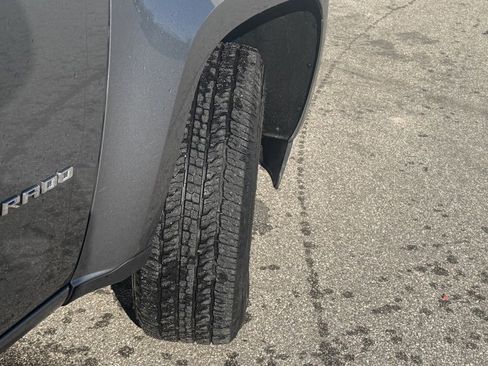 Used 2022 Chevrolet Colorado LT w/ LT Convenience Package image 2