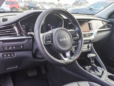 Used 2022 Kia Niro EX Premium image 8
