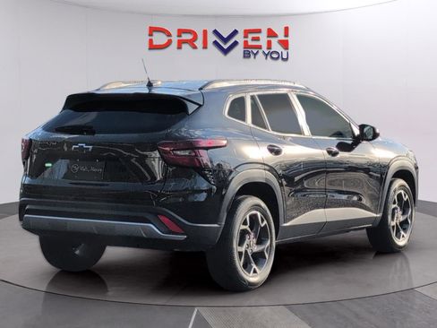 Used 2025 Chevrolet Trax LT w/ Driver Confidence Package image 5