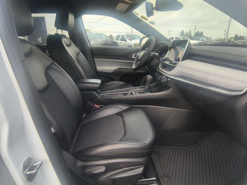 Used 2025 Jeep Compass Latitude image 33