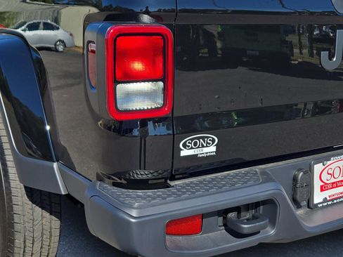 New 2025 Jeep Gladiator Sport image 9