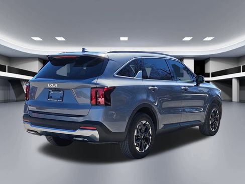Certified 2025 Kia Sorento S image 6