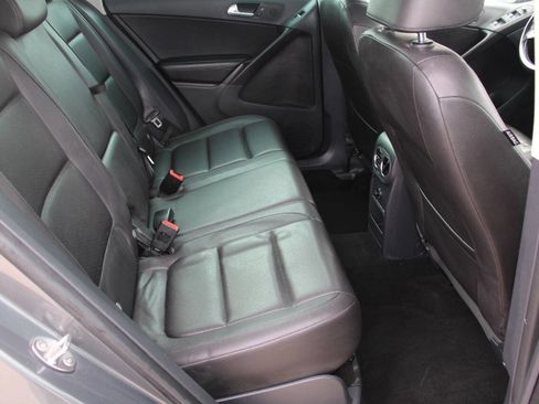 Used 2013 Volkswagen Tiguan SE image 4