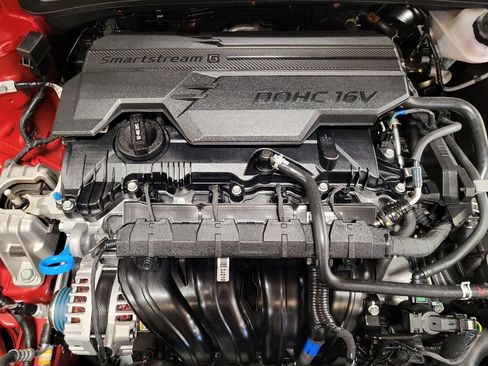 Used 2025 Hyundai Elantra SE image 30