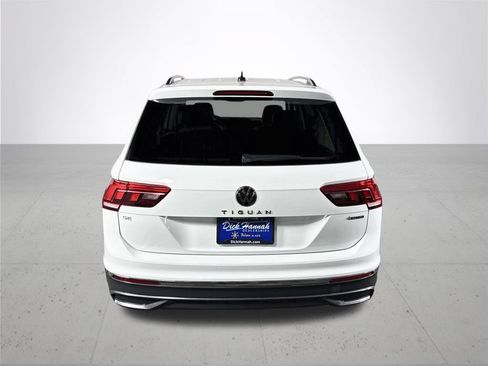 Certified 2024 Volkswagen Tiguan SE w/ Panoramic Sunroof Package AWD/4WD image 8
