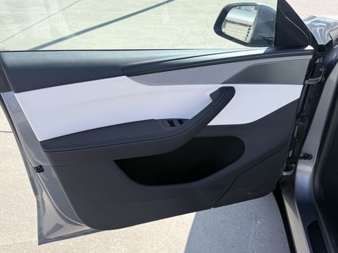 Used 2026 Tesla Model Y AWD image 24