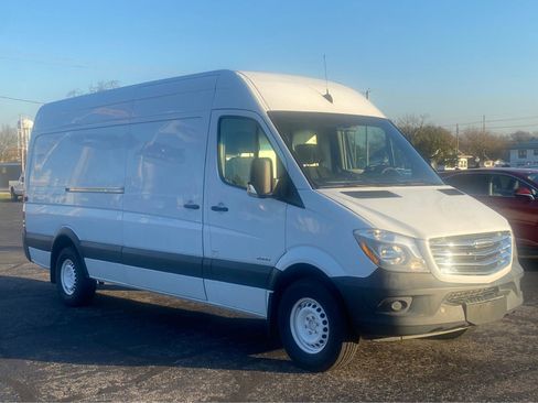 Used 2015 Freightliner Sprinter 2500 image 3