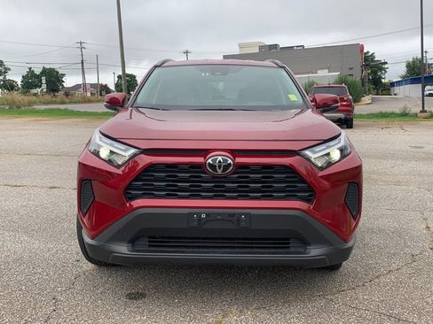 Used 2025 Toyota RAV4 XLE AWD/4WD image 2