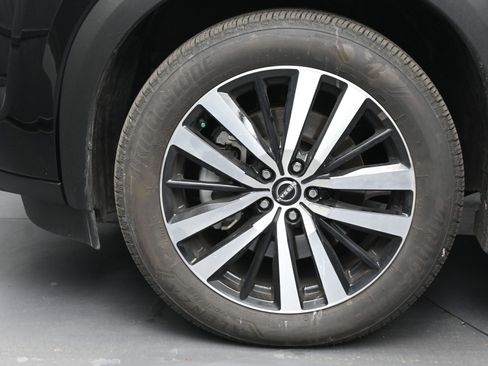 Certified 2024 Nissan Pathfinder Platinum w/ Black Appearance Package image 26