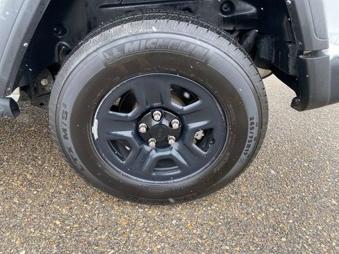 Used 2023 Jeep Wrangler Sport image 29