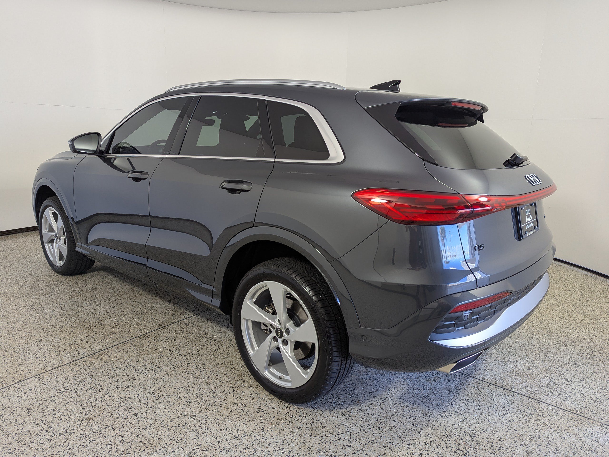 Certified 2025 Audi Q5 Premium AWD/4WD image 5