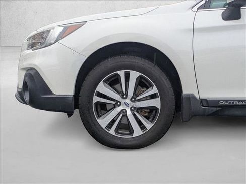 Used 2018 Subaru Outback 3.6R Limited image 24