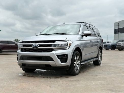 Used 2023 Ford Expedition XLT AWD/4WD image 4