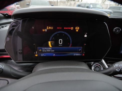 Used 2024 Chevrolet Trax RS w/ Sunroof Package image 21