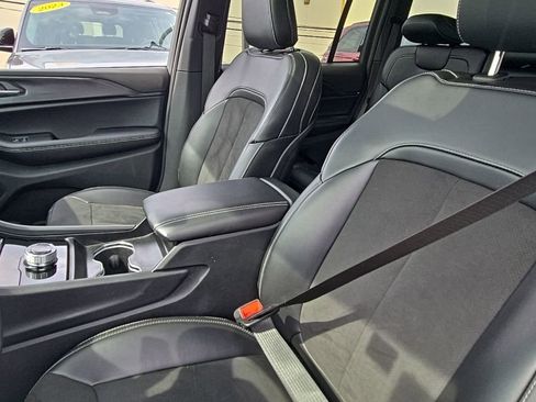 Certified 2025 Jeep Grand Cherokee Altitude image 17