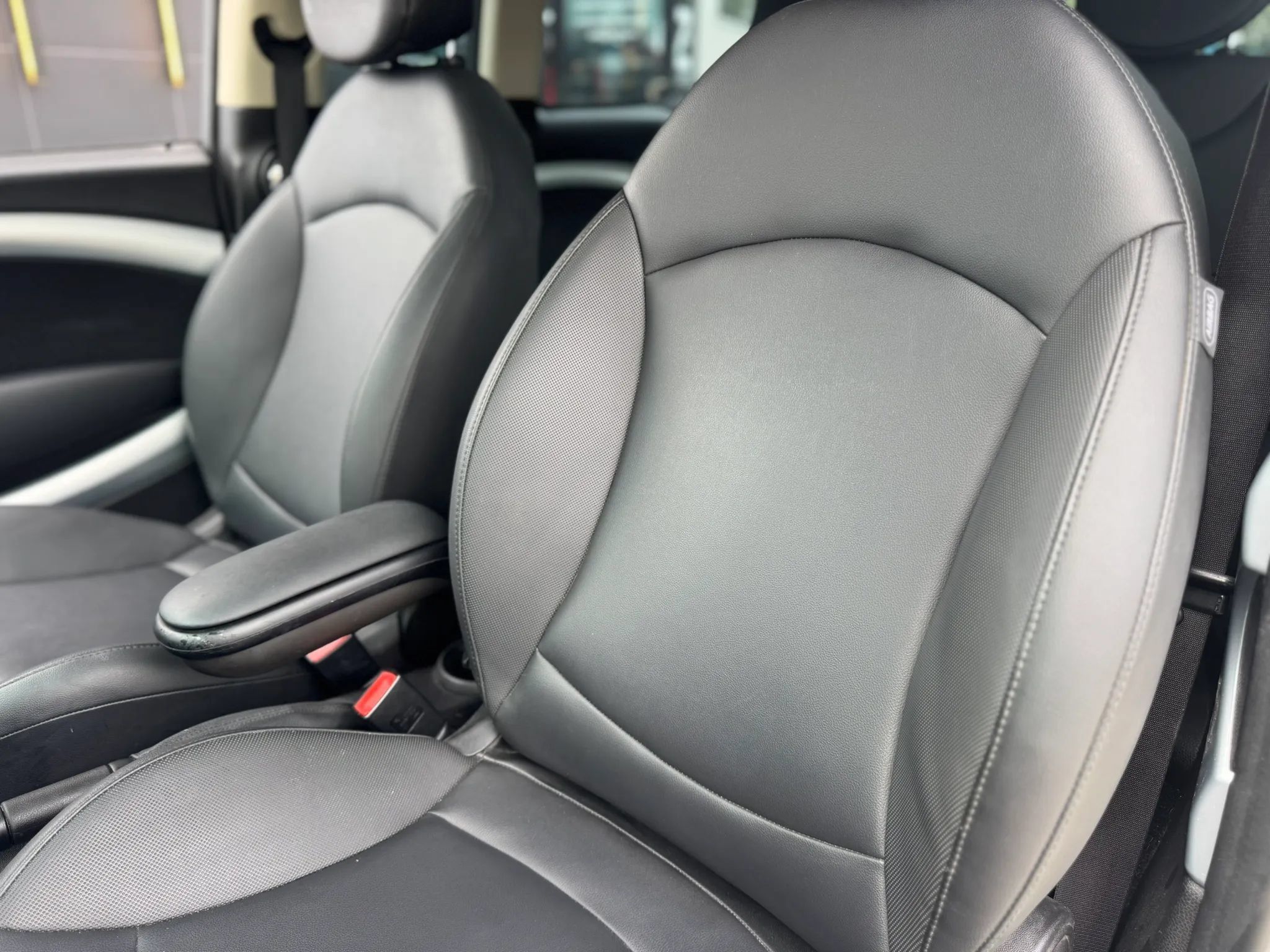 Used 2012 MINI Cooper Clubman FWD image 17