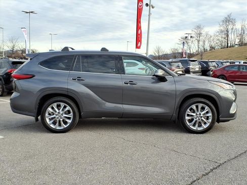 Certified 2021 Toyota Highlander Limited image 3