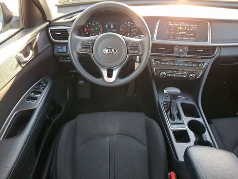Used 2018 Kia Optima LX image 2