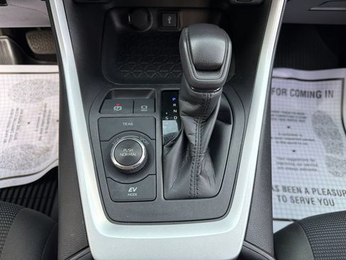 Used 2021 Toyota RAV4 LE AWD/4WD image 28
