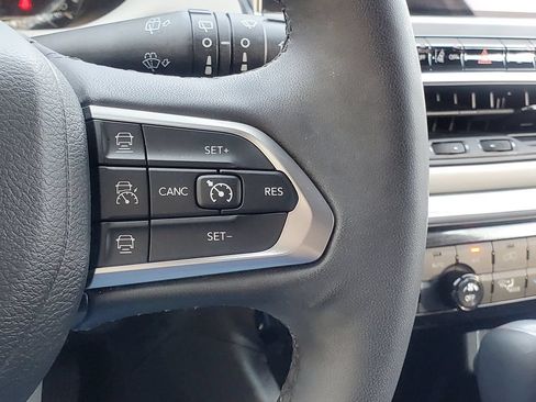 Used 2023 Jeep Compass Limited AWD/4WD image 11