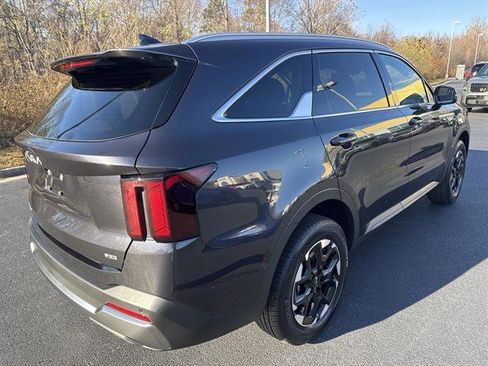 New 2026 Kia Sorento S image 7
