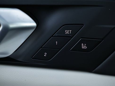 New 2026 BMW X5 xDrive50e w/ Executive Package image 17