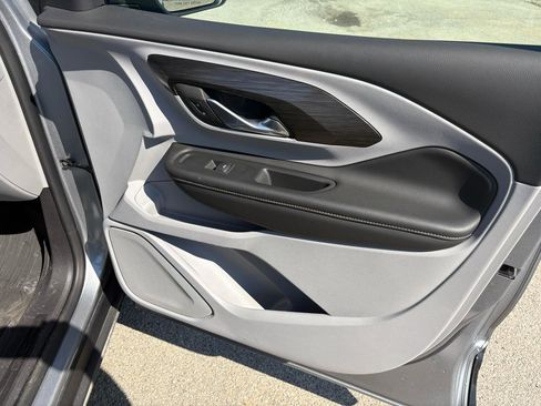 Used 2024 GMC Terrain SLE w/ Driver Convenience Package image 42