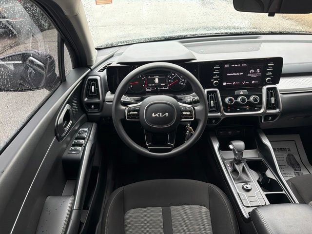 Used 2023 Kia Sorento LX FWD image 19
