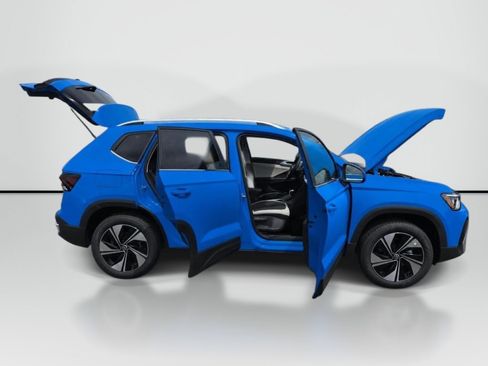 New 2026 Volkswagen Taos SE AWD/4WD image 9
