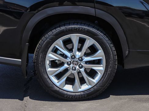 Used 2023 Toyota Highlander Limited AWD/4WD image 9