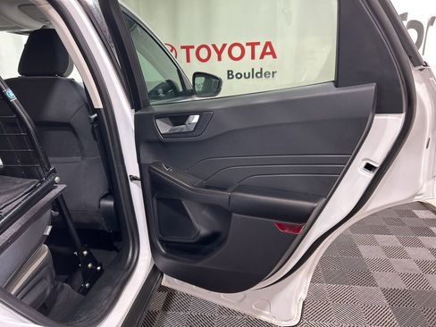 Used 2021 Ford Escape SE image 15