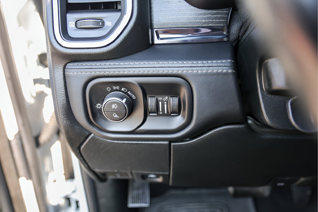 Used 2022 RAM 2500 Limited AWD/4WD image 17